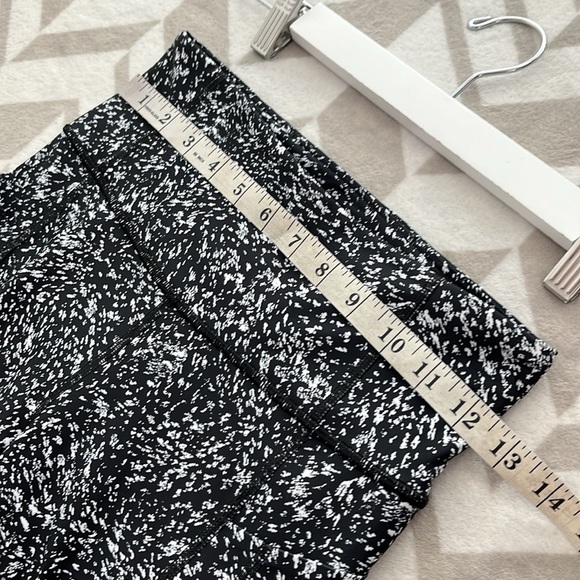 Athleta Ultimate Stash Pocket Capri Printed size Small Activewear - Picture 9 of 11